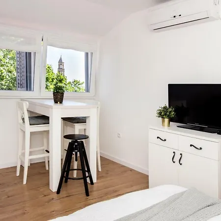 Apartments Jardin Old Town