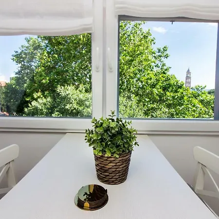 Apartments Jardin Old Town شقة سبليت