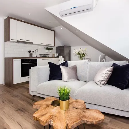 Apartments Jardin Old Town شقة *