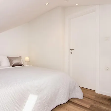 Apartments Jardin Old Town شقة